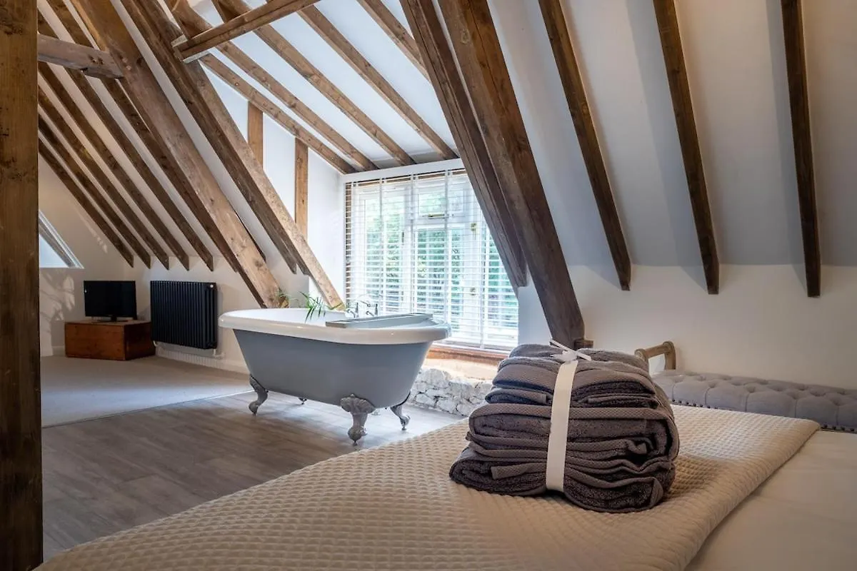 Luxury Thatched Cotswold Cottage, Amazing Location Cheltenham Apartament