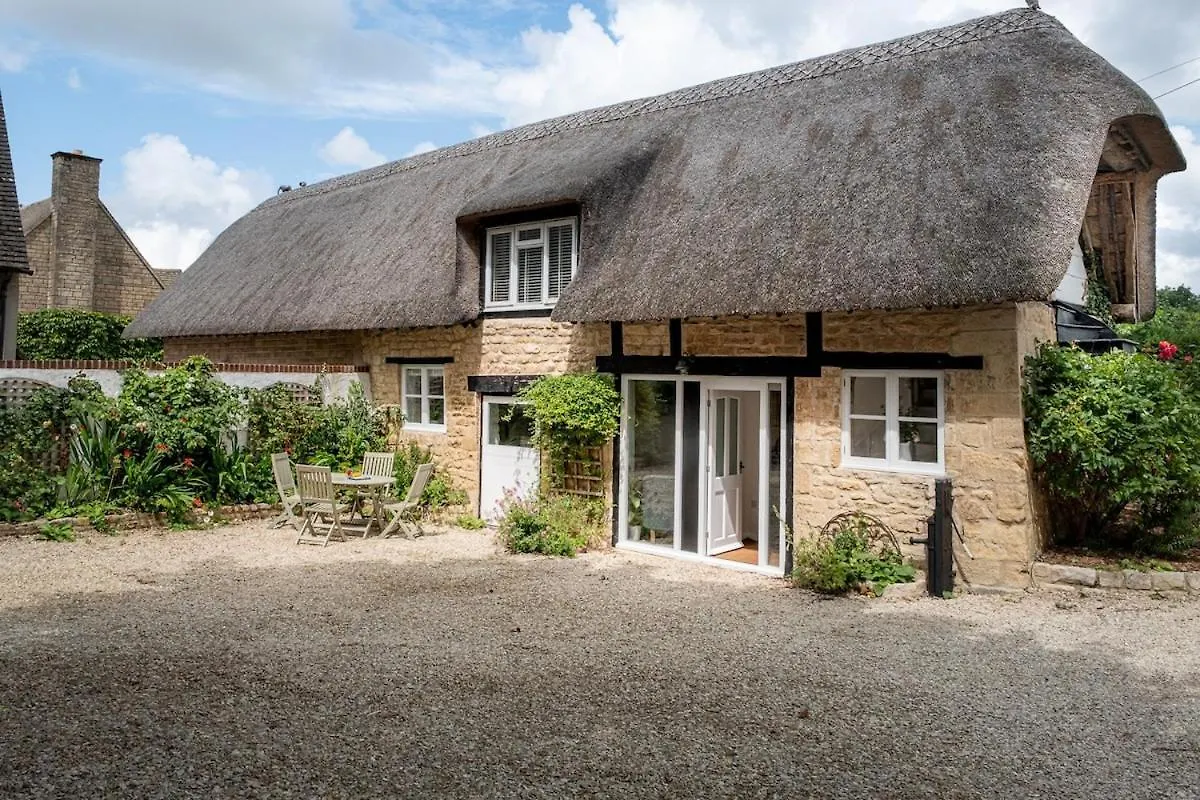 Luxury Thatched Cotswold Cottage, Amazing Location Cheltenham 0*,