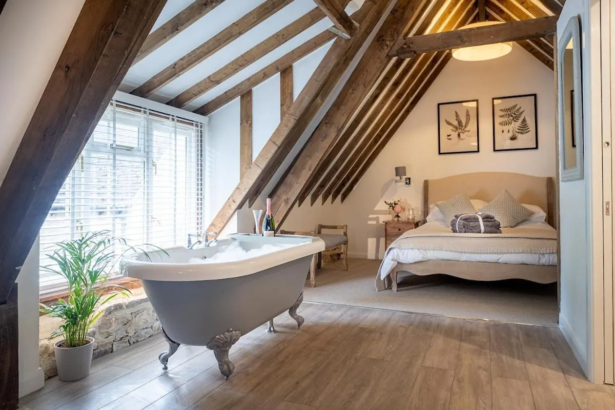 Luxury Thatched Cotswold Cottage, Amazing Location Cheltenham